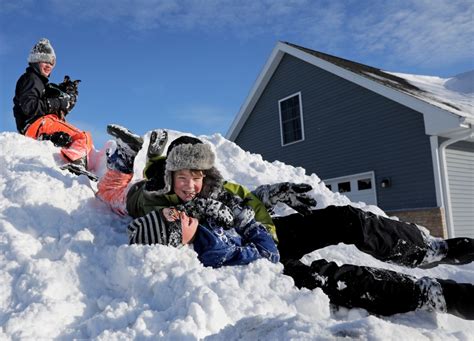 Foot Of Snow Blankets Parts Of Midwest Disrupts Travel Newsnation