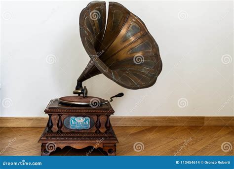 Gramophone Vintage Music Player At Chinatown Museum In Manila