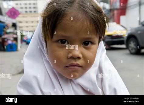 A Small Begger Girl In Bangkok Hi Res Stock Photography And Images Alamy