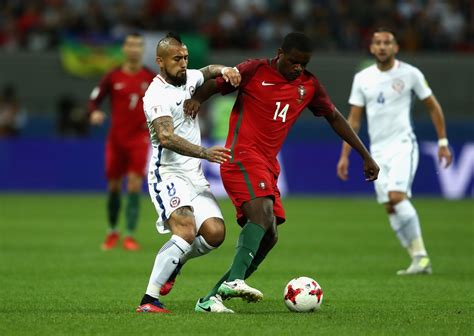 William silva de carvalho comm (born 7 april 1992) is a portuguese professional footballer who plays as a defensive midfielder for spanish club real betis and the portugal national team. Chelsea to swoop William Carvalho away from West Ham