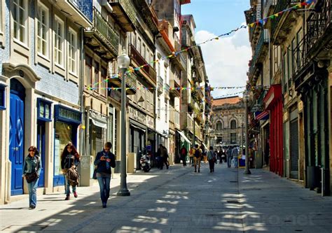 Qual é a história do nome da Rua das Flores?  Porto Secreto