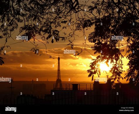 Sunset Behind The Eiffel Tower From Sacre Coeur Stock Photo Alamy