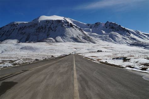 Road At Khunjerab Pass At China Pakistan Border In Northern Pak Stock
