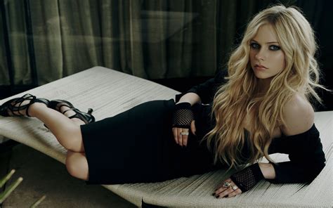 Avril Lavigne Hd Wallpaper Background Image 2560x1600 Id466359