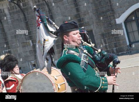 Kilts Sporran Bagpipes Hi Res Stock Photography And Images Alamy
