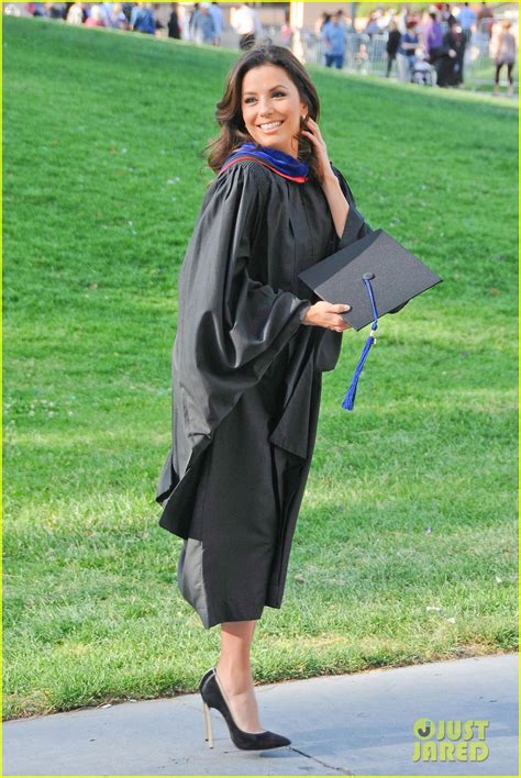 Eva Longoria Graduates With A Master S Degree From Csu Photo Eva Longoria Pictures
