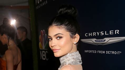 Kylie Jenner Showed Fans How Her Natural Lashes Compare To Falsies