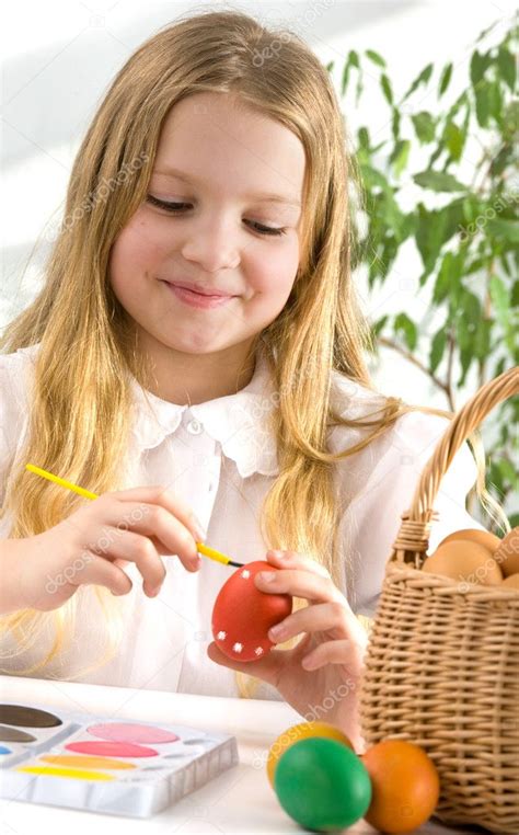 Little Girl Painting Easter Egg — Stock Photo © Worytkopawel 1965555