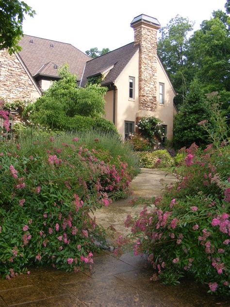 Five Traditional Elements Of A Cottage Garden Finegardening Cottage
