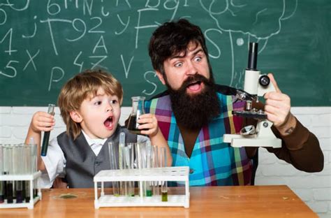 Vai con i bambini in una stanza completamente buia, metti le pinze davanti agli occhi. 5 esperimenti scientifici per bambini da fare in casa ...