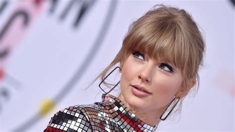 Gray Eyes Taylor Swift With Pink Lips 4k Hd Taylor Swift Wallpapers