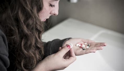Nonmedical Use Of Prescription Opioids In Adolescence Leads To Substance Use Disorder Symptoms