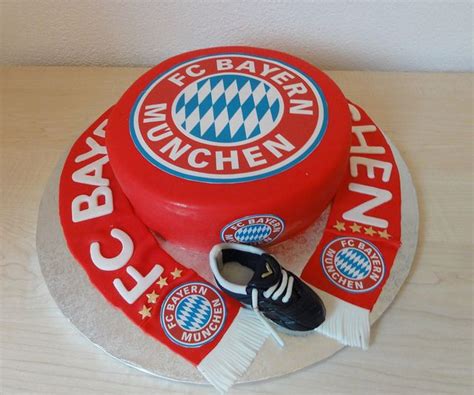 Ui, die schaut soooooo toll aus und dann auch noch eine fc bayern torte, was will man mehr wow, so einen drucker könnte ich auch mal gebrauchen, hört sich klasse an. Pin auf Football cakes.