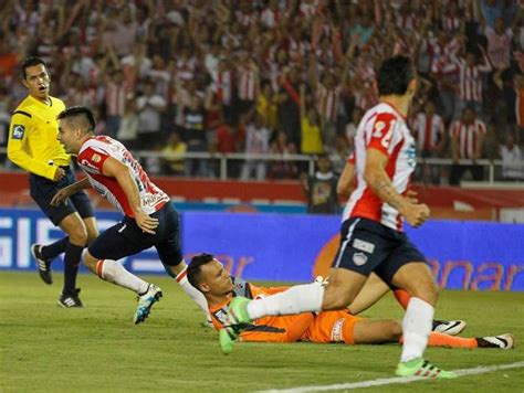 En el partido ante nacional, jugado este sábado en el atanasio girardot, hinchas del nacional gritaron insultos al jugador del junior vladimir hernández. Las mejores imágenes del juego de ida de la final entre ...