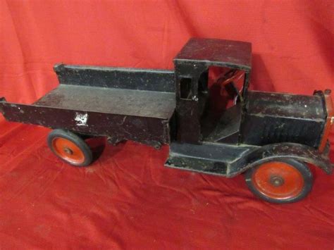 lot 1920s keystone pressed steel hand crank toy dump truck