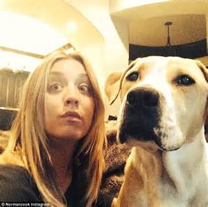 Kaley Cuoco Poses With Big Bang Theory Co Star Wil Wheaton Daily Mail
