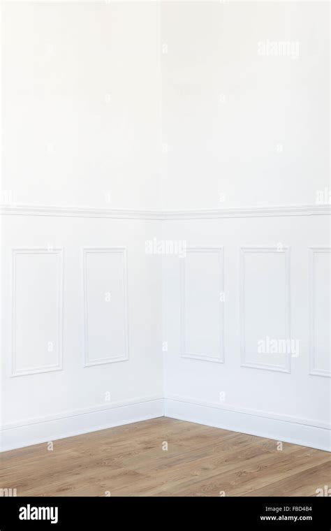White Room Corner Wood Trimmed Wall Hi Res Stock Photography And Images