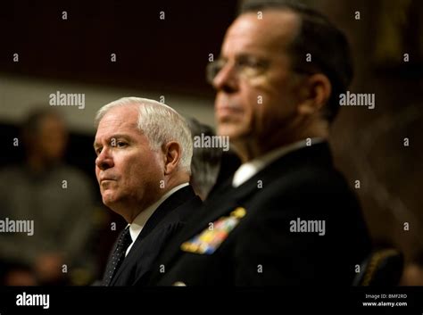 Secretary Of Defense Robert Gates And Chairman Of The Joint Chiefs Of