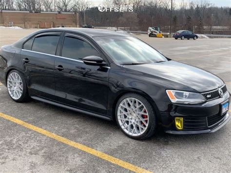 2012 Volkswagen Jetta With 18x85 45 Rotiform Blq And 22540r18