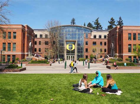 University Of Oregon 327 In Moneys 2020 21 Best Colleges Ranking