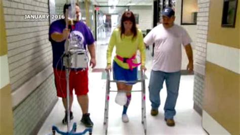 amazing woman who lost leg during routine surgery runs first mile using prosthetic abc7 new york