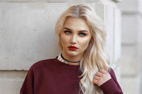 blonde mouth lipstick photo 1080p close up intense look red lipstick makeup looking at