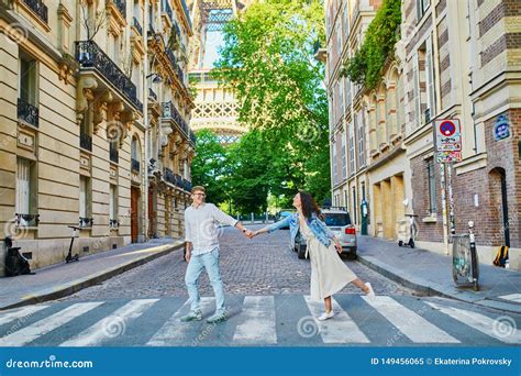 Happy Romantic Couple In Paris Near The Eiffel Tower Stock Image