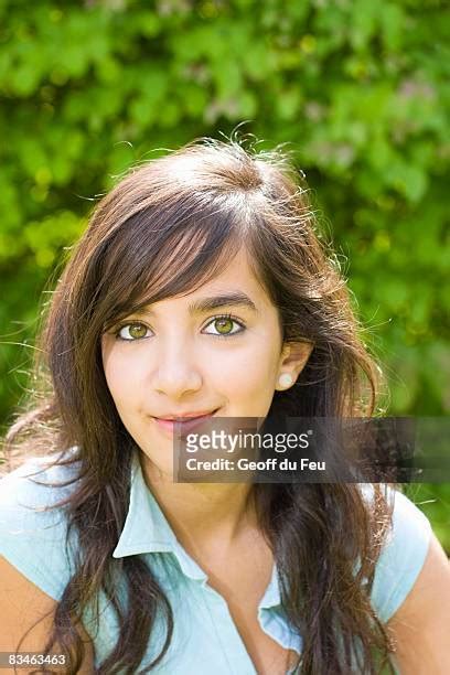 14 Year Old Brunette Girl Photos Et Images De Collection Getty Images