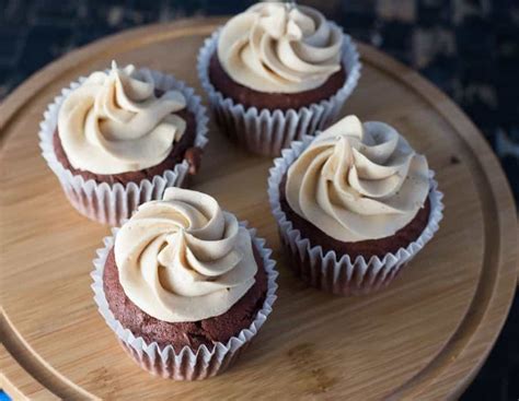 Have you ever had really great red velvet cake? How to Make Amazing Red Velvet Cupcakes - An Alli Event