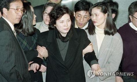 이철희 전 의원은 20대 국회에서 비례대표로 의원직을 지냈으나 지난해 21대 총선을 앞두고 불출마 선언을 했다. `큰손` 장영자, 이순자 고소…"자서전서 허위사실 유포"