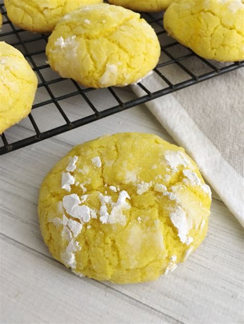 These cookies are incredibly easy to make and the perfect treat for anyone i originally published and shared this delicious lemon cookie recipe back in 2016, but i've updated it to make it even better! Lemon Crinkle Cookie Recipe - Easy and Delicious