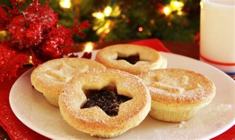 Here's how to plan an english christmas dinner, from appetizers to dessert — or should we say, starters to. Traditional Christmas dinner | LearnEnglish Teens ...