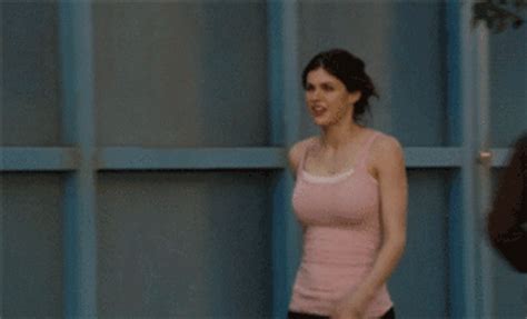 Alexandra Daddario S Hotness Takes Center Stage In These Sexy Gifs Gifs