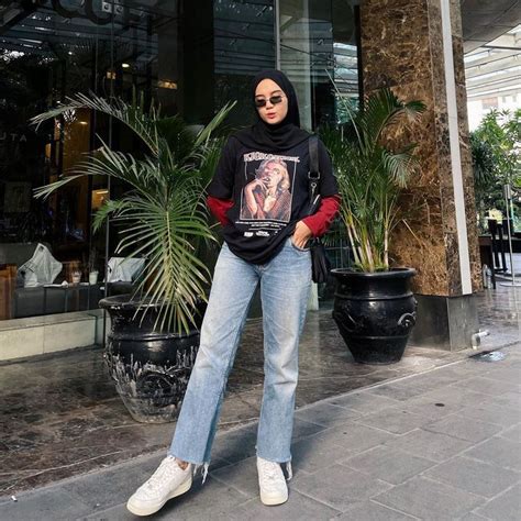 Inspirasi Ootd Hijab Kece Pakai Kaus Oversized 90 An Ala Via Zulviani Semua Halaman Stylo