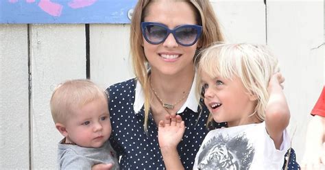 The rite of committal will follow at st. Teresa Palmer récupère son fils Bodhi Rain Palmer à la ...