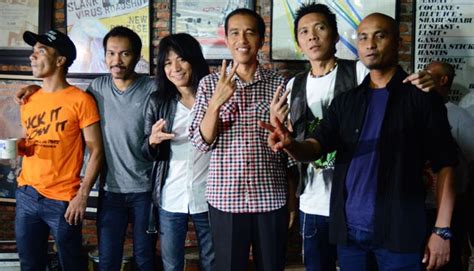 Iwan fals berharap abdee slank bisa amanah menjalankan tugas sebagai komisaris telkom. Slank Meriahkan Deklarasi Anti Narkotika