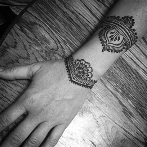 As the use of mehendi spread, its application methods and designs became more sophisticated. 65 Festive Mehndi Designs - Celebrate Life and Love With ...