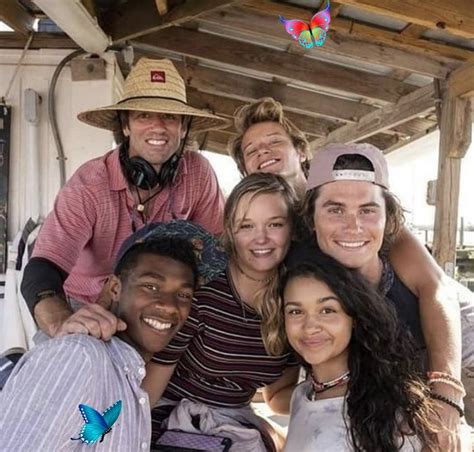 Who is in the cast of netflix's outer banks? outer banks netflix show 2020 cast jj john b jb pope kiara ...