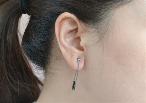 How To Pierce Your Ear With A Safety Pin 8 Steps With Pictures