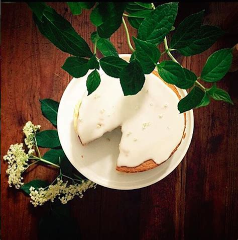 White shot of harry and meghan on their wedding day. Meghan Markle's Wedding Cake - Meghan's Mirror