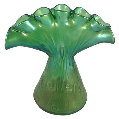 Art Nouveau Iridescent Glass Vase In The Creta Rusticana Decor By Loetz Gm3194 Morgan