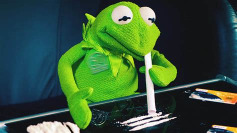 Siderbar pic is of a young george carlin. Kermit The Frog calls in (Claims Miss Piggy is CHEATING ...