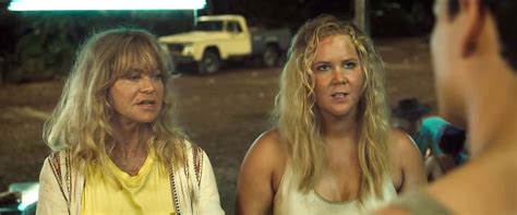 See Amy Schumer Goldie Hawns Raunchy Snatched Trailer Rolling Stone