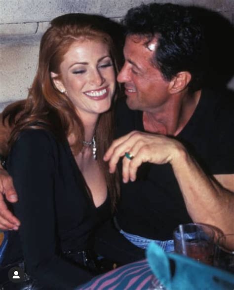 Angie Everhart Photo 60 Of 54 Pics Wallpaper Photo 1252179 Theplace2