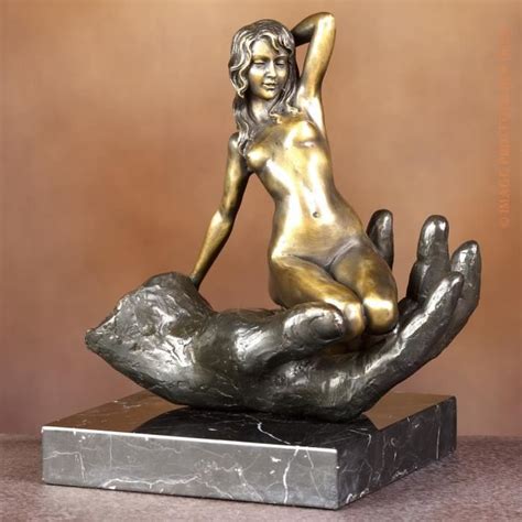Pdf, founded by wendy hicks and renée jacobs, create exhibits and contests that are designed to celebrate intelligence, beauty, sensuality, freedom, diversity and all things that promote women. STATUE SCULPTURE EN BRONZE FEMME NUE SUR LA MAIN - Achat ...