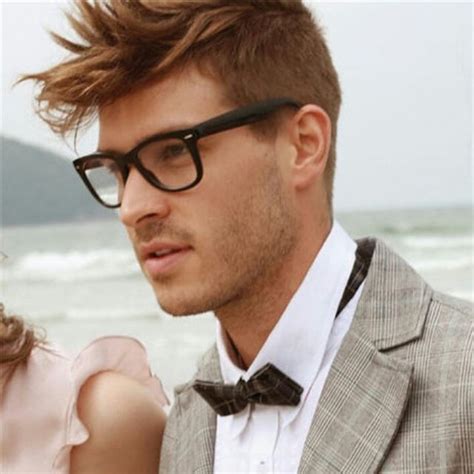 18 Hot Guys Who Prove That Glasses Are Sexy Playbuzz