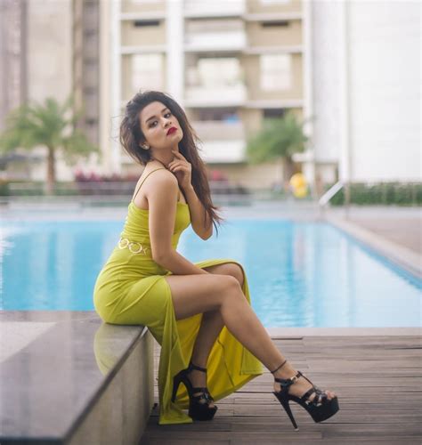Avneet Kaurs Sultry Looks Sets Temperatures Soaring High