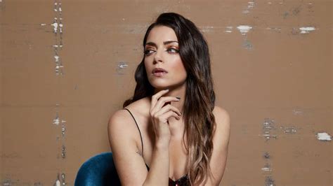 Für die serie namen die. GZSZ: Emily zieht für Valentina Pahde extra rote ...