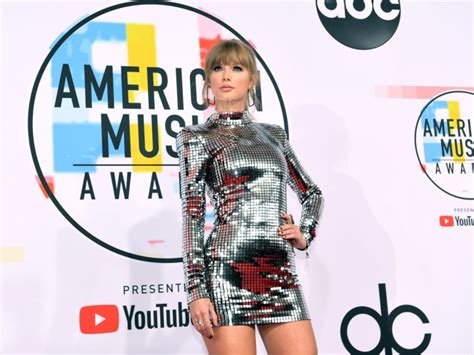 Taylor Swift At 2018 Amas The Hollywood Gossip