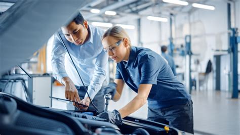 Difference Between A Mechanic And An Automotive Technician Neit